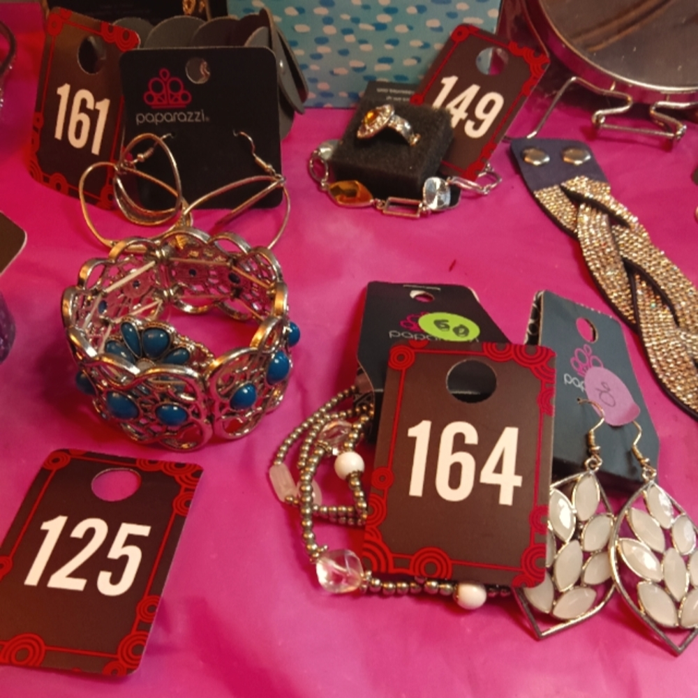 $5 Paparazzi Accessories buckle n lead free. Brand new in different metals - Picture 1 of 4